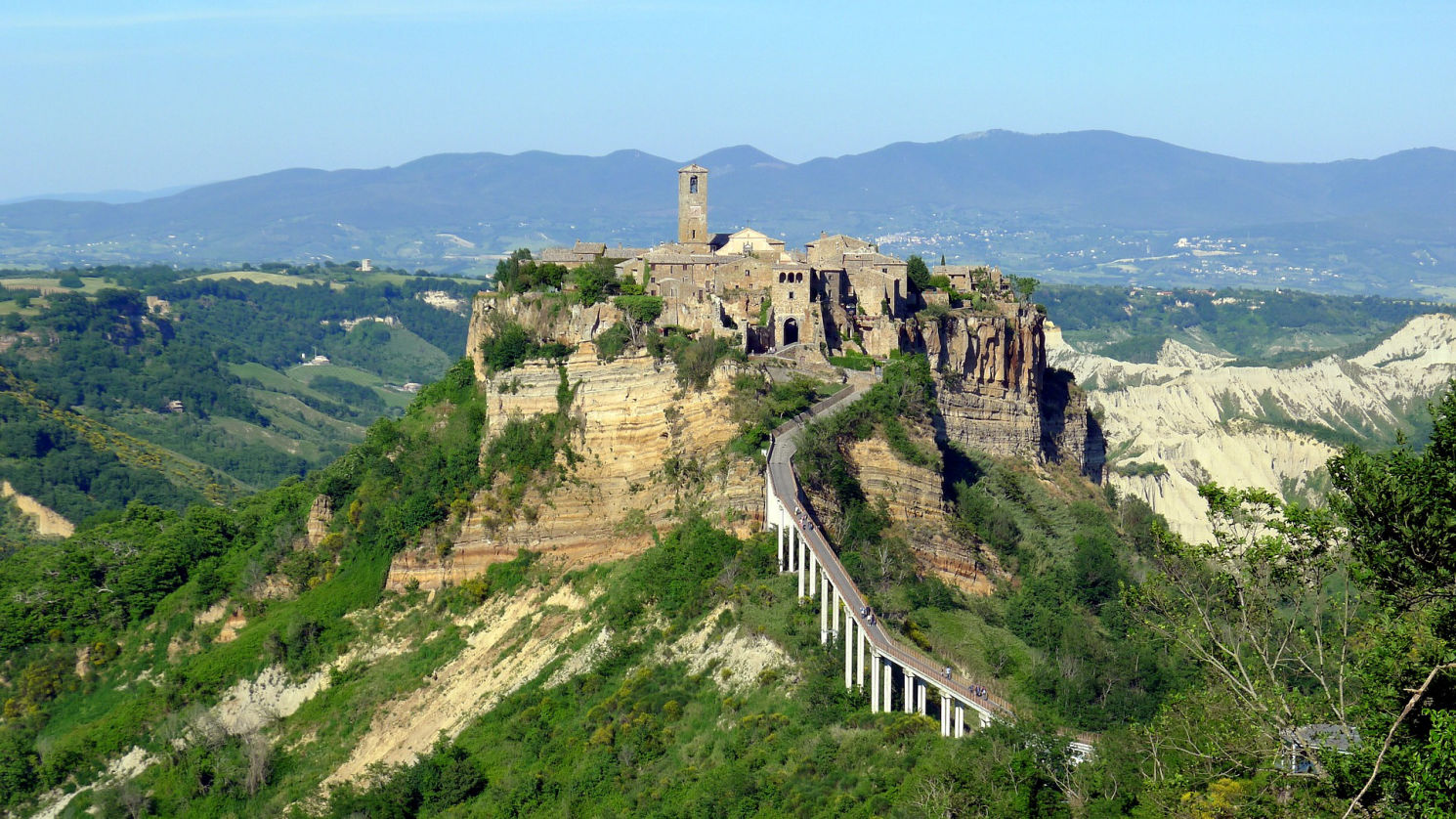 civita di bagnoregio vista dal famoso ponte