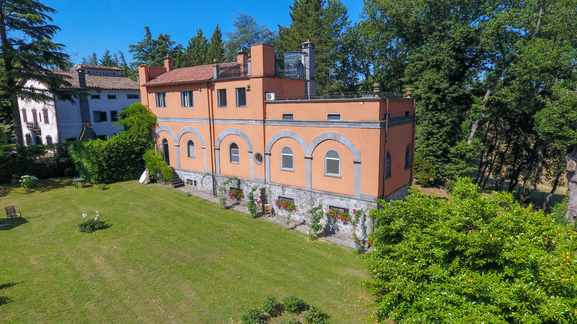 villa casal ponziani con giardino